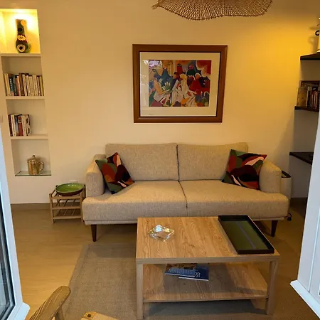Center, Charming 2 Bedroom *