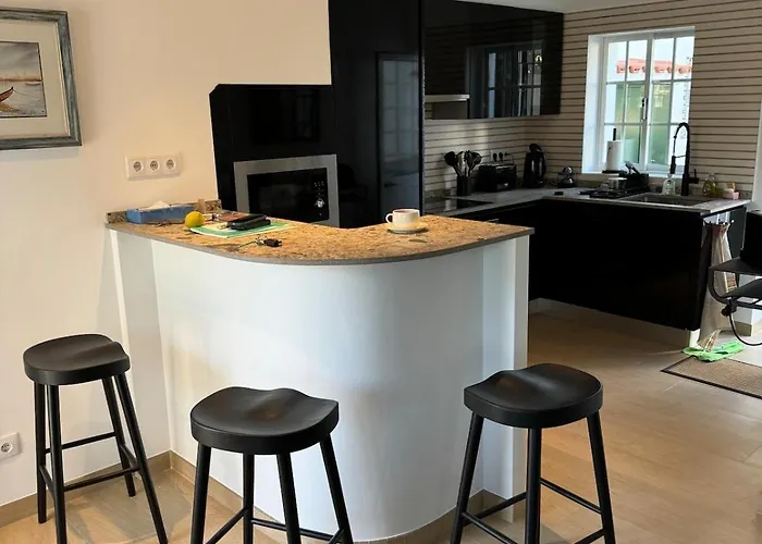 Center, Charming 2 Bedroom